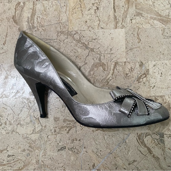 Vintage Elegant Silver Slip On Pump Pointed Toe Bow Size 6 - Picture 2 of 10